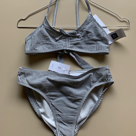 Gap Kids seersucker pinstripe 2-piece bikini 👙 - Picture 2 of 3